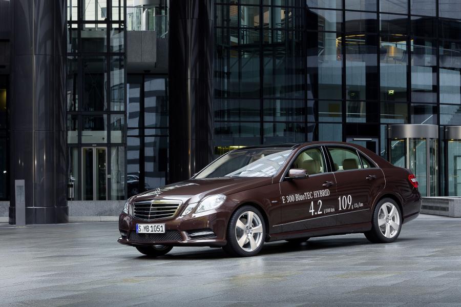  Mercedes-Benz E300 BlueTEC Hybrid 2011 года  (фото 1 из 10)